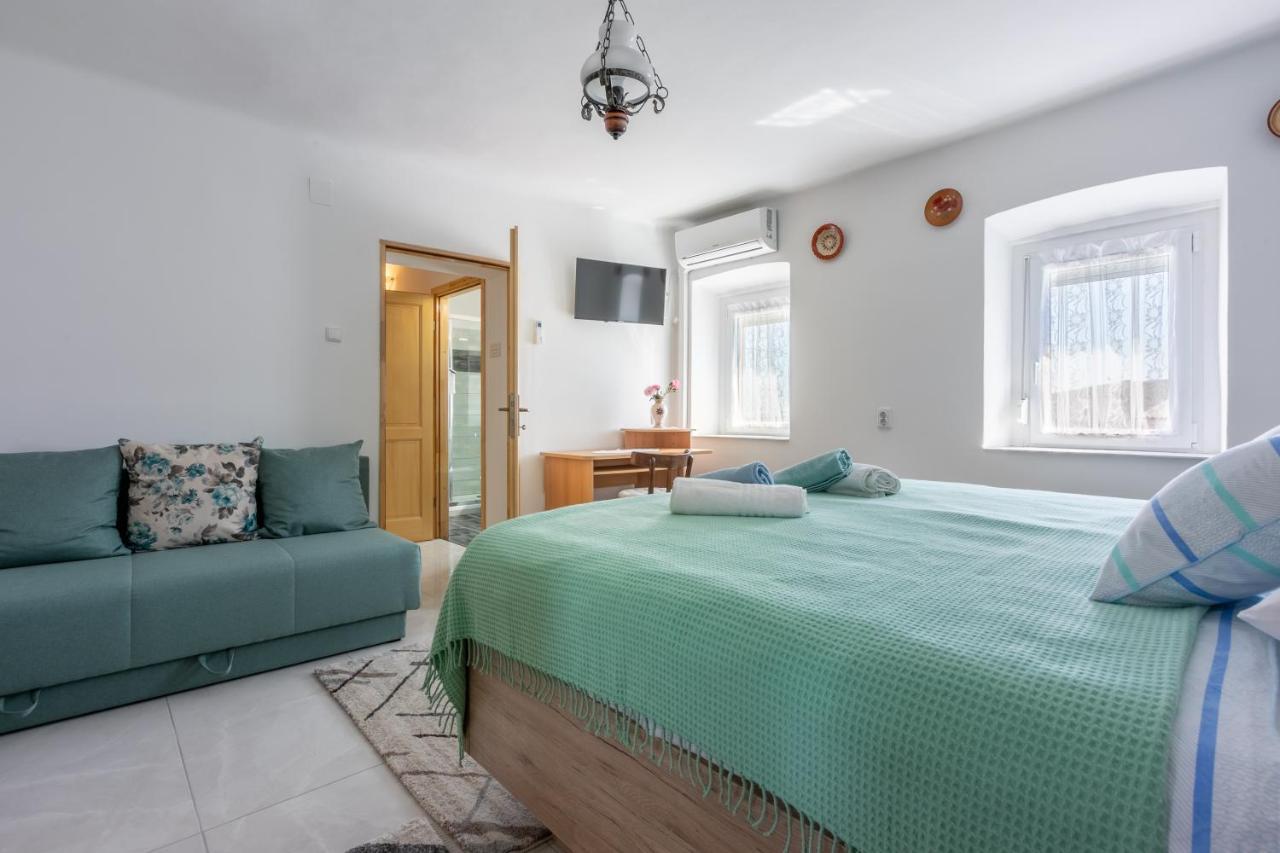 Holiday House Julija Брибир Экстерьер фото