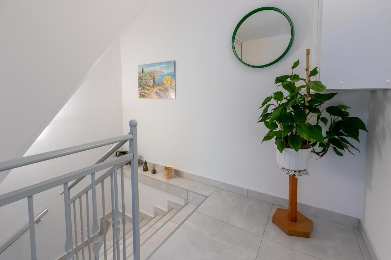 Holiday House Julija Брибир Экстерьер фото