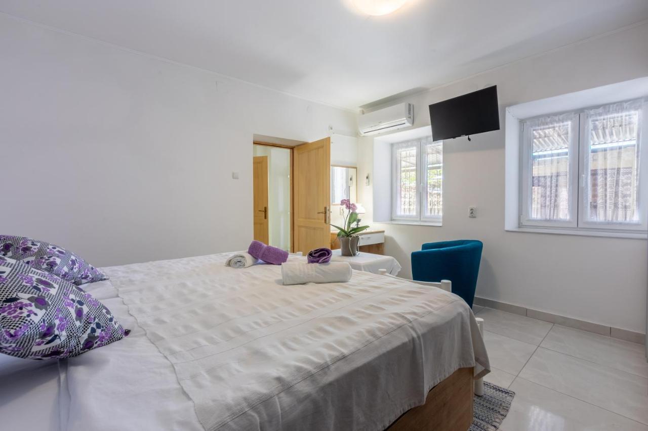 Holiday House Julija Брибир Экстерьер фото