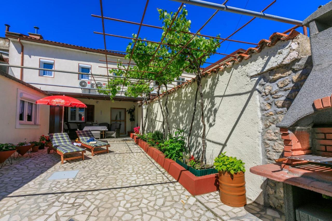 Holiday House Julija Брибир Экстерьер фото