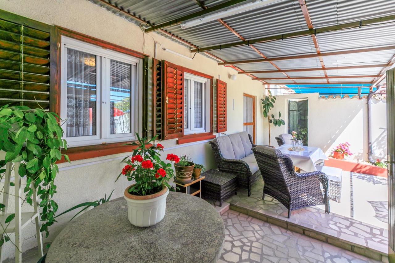 Holiday House Julija Брибир Экстерьер фото