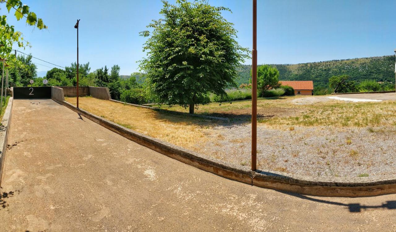 Holiday House Julija Брибир Экстерьер фото
